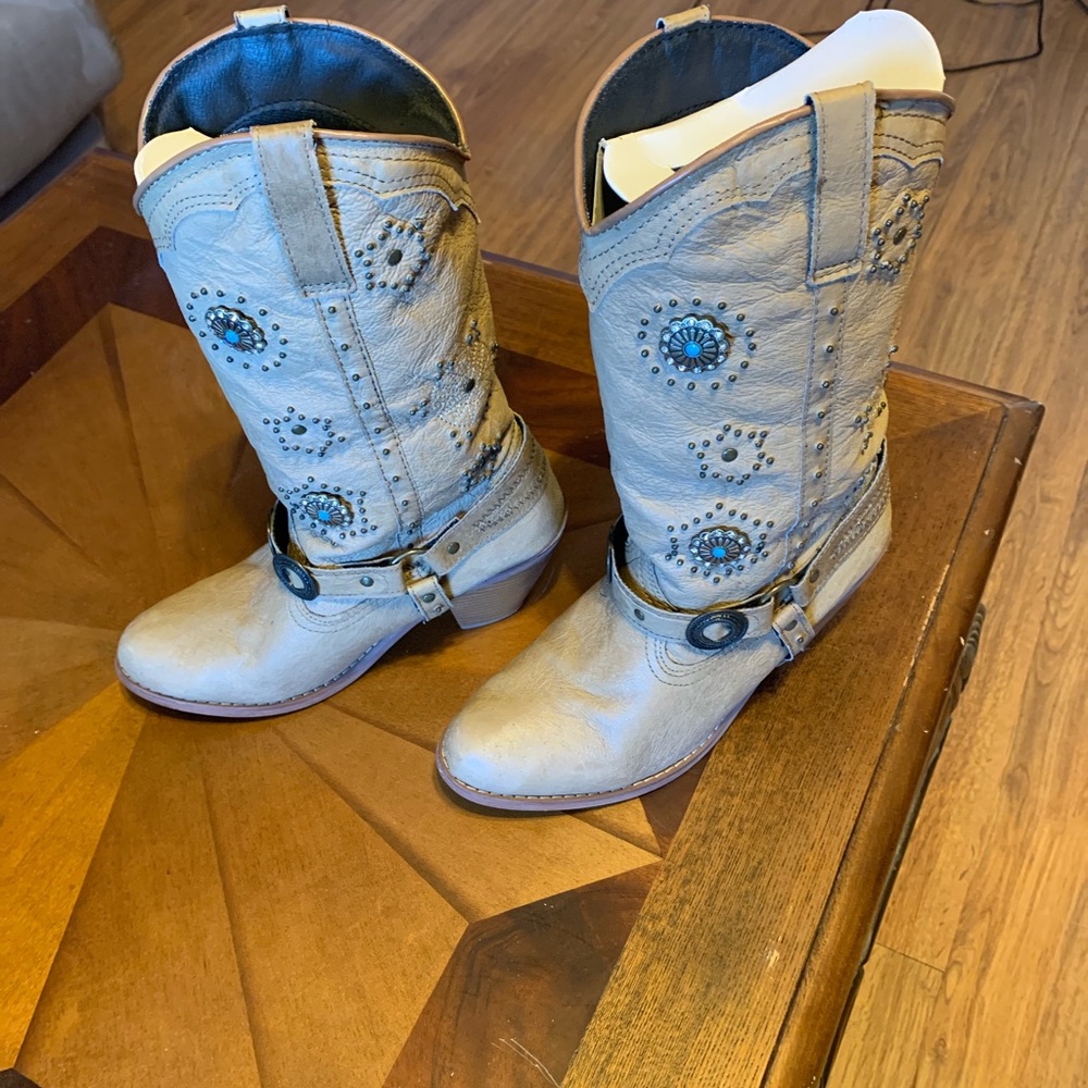Boots - Picture 3 of 3